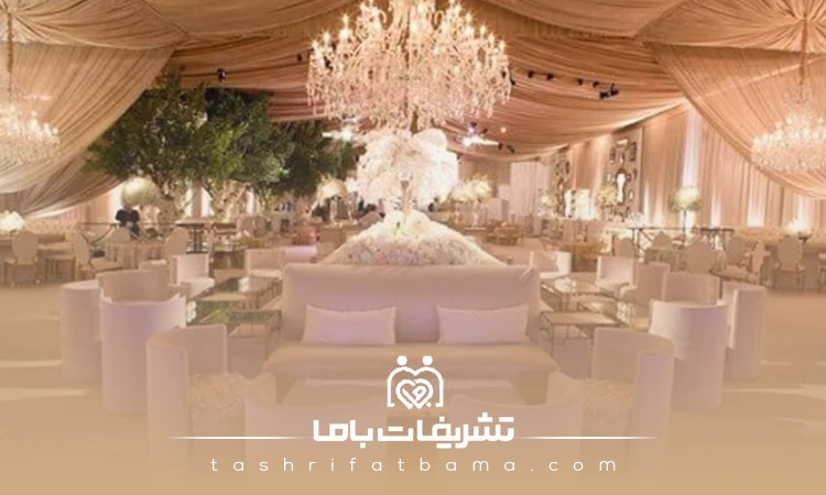 در تالار عروسی نحوه برش کیک چگونه انجام می شود؟