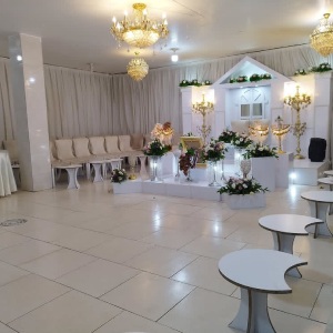 سالن عقد فرش قرمز