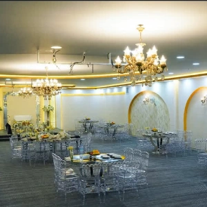 سالن عقد فرش قرمز