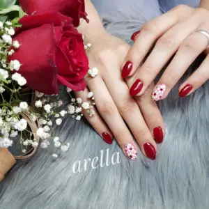 سالن کاشت ناخن آرلا