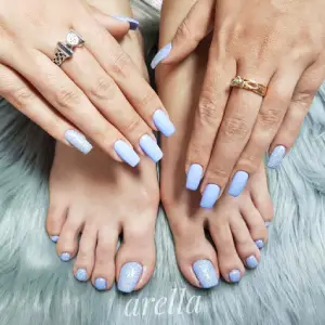 سالن کاشت ناخن آرلا