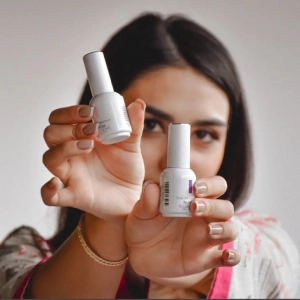 غزل ابوطالبی ناخن کار در اصفهان