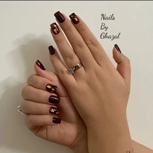 غزل ابوطالبی ناخن کار در اصفهان