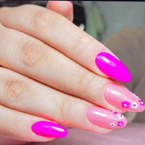 سالن بیتا زارع بهترین سالن پدیکور و مانیکور در شیراز