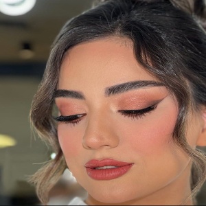 زینب طوسی میکاپ آرتیست مشهد