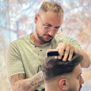 آرایشگاه امیر میرزایی