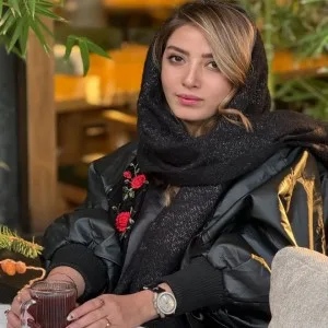 پری خاتمی بهترین میکاپ آرتیست در اصفهان