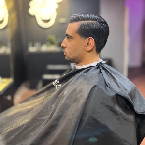 سالن آرایشگاه مردانه اچ