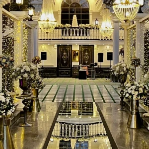 تالار تک درخت